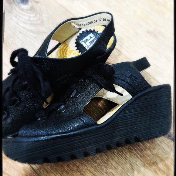 Fly London Black Leather Tie Sandals - Picture 5 of 7